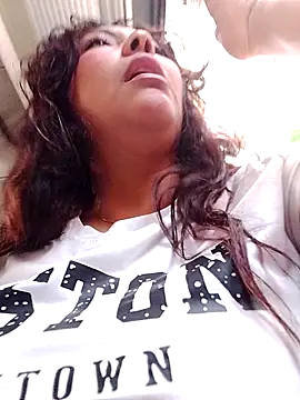 Snapshot of Izel_ chatting on 04-15-26, 05:50 Izel online show from 04-15-26, 05:50