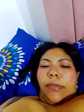 Snapshot of Izel_ chatting on 04-28-26, 02:49 Izel online show from 04-28-26, 02:49