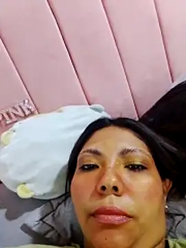Snapshot of Izel_ chatting on 05-02-26, 02:39 Izel online show from 05-02-26, 02:39