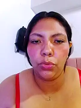 Snapshot of Izel_ chatting on 05-21-26, 03:04 Izel online show from 05-21-26, 03:04