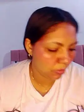 Snapshot of Izel_ chatting on 05-20-26, 02:08 Izel online show from 05-20-26, 02:08