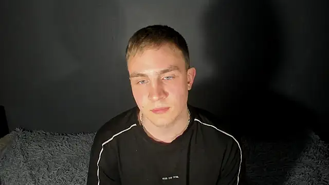 Snapshot of avrions chatting on 04-14-26, 02:00 avrions online show from 04-14-26, 02:00