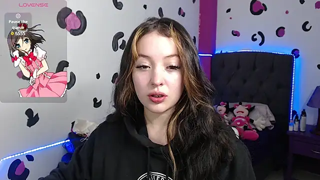Snapshot of vero_doll12 chatting on 06-11-26, 01:52 vero doll12 online show from 06-11-26, 01:52