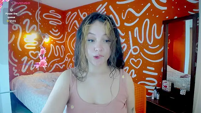 Snapshot of vero_doll12 chatting on 06-25-26, 01:05 vero doll12 online show from 06-25-26, 01:05
