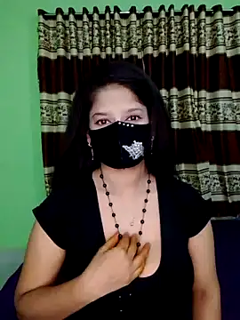 Snapshot of black-woman chatting on 07-16-26, 03:53 black-woman online show from 07-16-26, 03:53