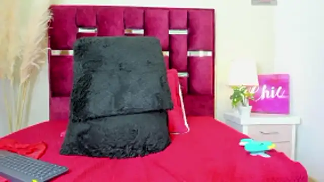 Snapshot of Sharonxt chatting on 05-09-26, 06:28 Sharonxt online show from 05-09-26, 06:28