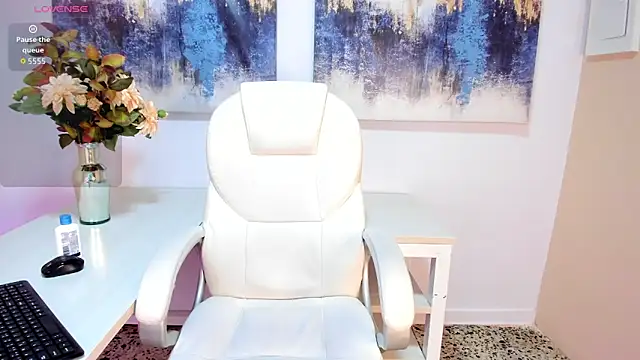 Snapshot of madydoll_ chatting on 06-19-26, 08:58 madydoll online show from 06-19-26, 08:58
