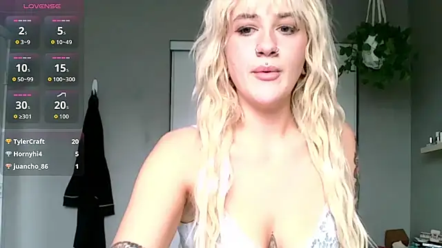 Snapshot of BettyBadNews chatting on 05-15-26, 05:33 BettyBadNews online show from 05-15-26, 05:33