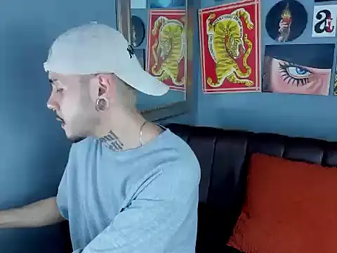 Snapshot of Murdockk chatting on 05-23-26, 04:33 Murdockk online show from 05-23-26, 04:33