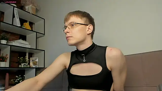 Snapshot of TwinkWhite chatting on 05-04-26, 09:28 TwinkWhite online show from 05-04-26, 09:28