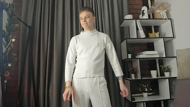 TwinkWhite online show from 04-15-26, 08:20