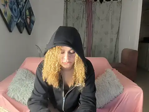 Snapshot of Michellblue chatting on 07-07-26, 06:47 Michellblue online show from 07-07-26, 06:47
