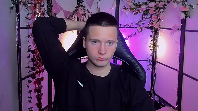 Snapshot of ZackVibe chatting on 04-13-26, 05:33 ZackVibe online show from 04-13-26, 05:33