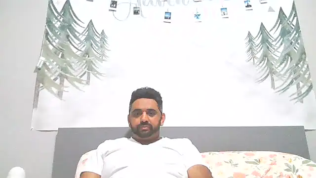 Snapshot of cumshoweruk chatting on 06-21-26, 06:41 cumshoweruk online show from 06-21-26, 06:41