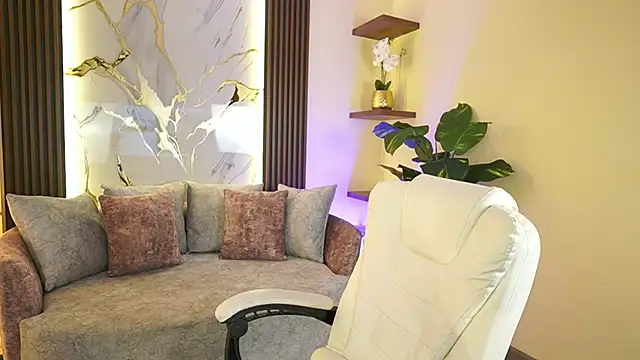 Snapshot of BrianaLane chatting on 05-04-26, 06:44 BrianaLane online show from 05-04-26, 06:44