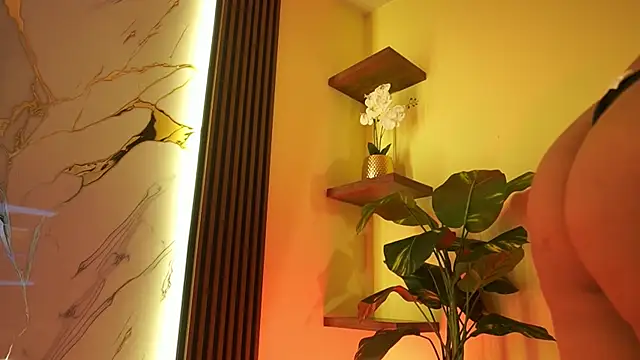 Snapshot of BrianaLane chatting on 05-08-26, 12:36 BrianaLane online show from 05-08-26, 12:36