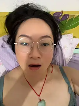 Snapshot of H-202604 chatting on 07-18-26, 01:52 H-202604 online show from 07-18-26, 01:52