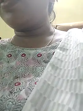 Snapshot of Monika_telugu_queen chatting on 05-03-26, 05:16 Monika telugu queen online show from 05-03-26, 05:16