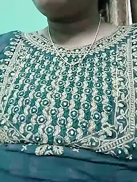 Snapshot of Monika_telugu_queen chatting on 04-27-26, 09:02 Monika telugu queen online show from 04-27-26, 09:02