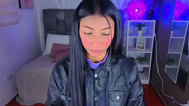 Snapshot of Perlaa_moon_ chatting on 06-24-26, 02:59 Perlaa moon online show from 06-24-26, 02:59