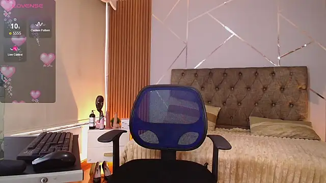 Perlaa moon  online show from 05-12-26, 03:29