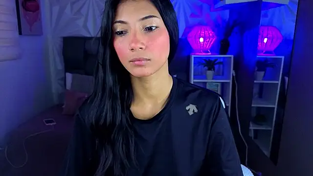 Snapshot of Perlaa_moon_ chatting on 06-17-26, 01:43 Perlaa moon online show from 06-17-26, 01:43