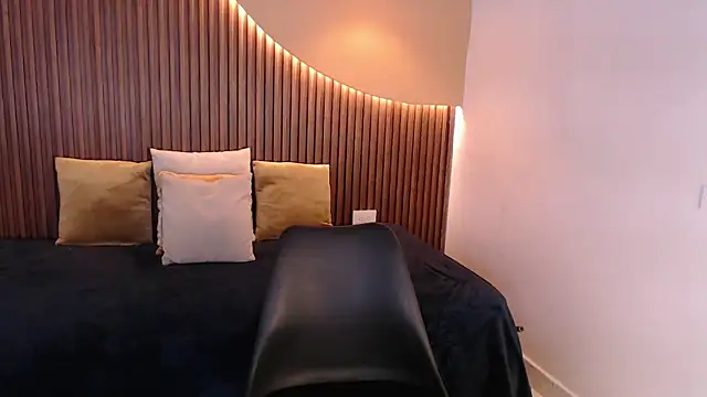 Snapshot of Candy_xox11 chatting on 05-20-26, 05:15 Candy xox11 online show from 05-20-26, 05:15