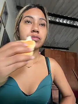 Kimmiebellarie online show from 06-14-26, 04:52