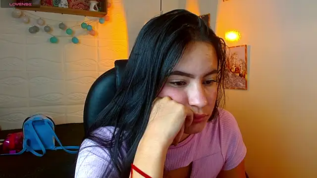Snapshot of rosaleia_ chatting on 06-05-26, 06:52 rosaleia online show from 06-05-26, 06:52