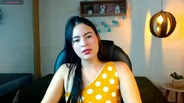 Snapshot of rosaleia_ chatting on 05-26-26, 03:59 rosaleia online show from 05-26-26, 03:59