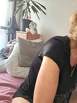 Blond lady czech online show from 07-10-26, 05:46