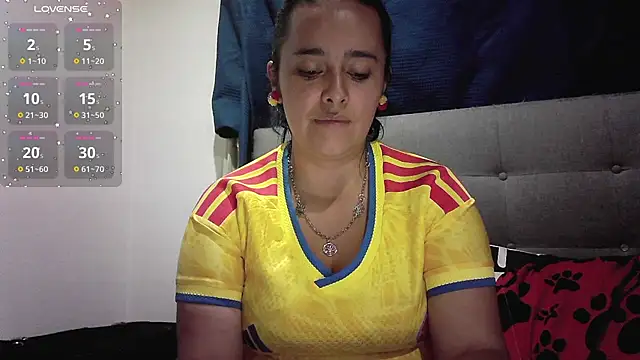 Snapshot of Estefany-magic chatting on 06-18-26, 02:32 Estefany-magic online show from 06-18-26, 02:32