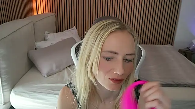 Ella Mysterie online show from 04-26-26, 08:44