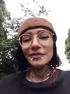 Snapshot of vibre__ chatting on 04-14-26, 08:25 vibre online show from 04-14-26, 08:25