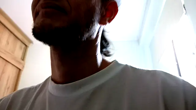 Snapshot of andrew_1520 chatting on 11-09-25, 04:44 andrew 1520 online show from 11-09-25, 04:44