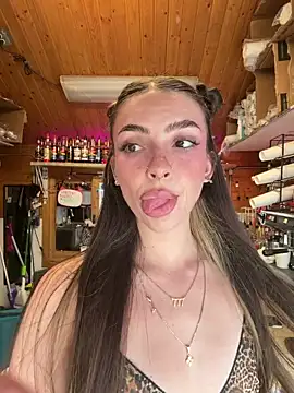 Snapshot of juicybootyquinn chatting on 07-01-26, 12:11 juicybootyquinn online show from 07-01-26, 12:11