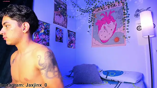 Snapshot of JaxJinx chatting on 05-25-26, 02:22 JaxJinx online show from 05-25-26, 02:22