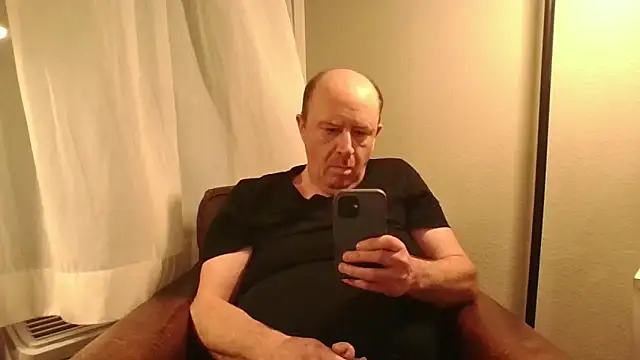 CallumBee online show from 04-17-26, 04:37