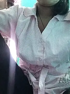 Snapshot of Liviya__225__ chatting on 04-13-26, 11:47 Liviya 225 online show from 04-13-26, 11:47