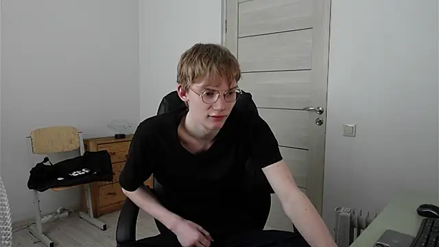 Snapshot of Dave_Redmond chatting on 05-06-26, 01:48 Dave Redmond online show from 05-06-26, 01:48