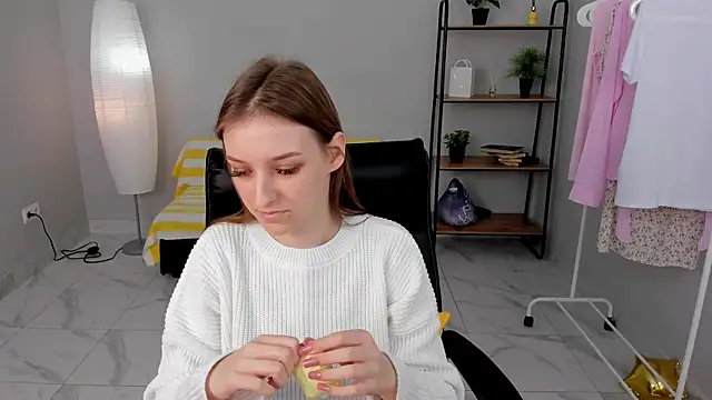 Lilia Redy online show from 04-12-26, 01:25