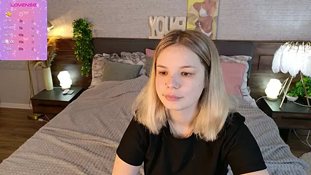 Snapshot of KimEvanss chatting on 05-15-26, 05:27 KimEvanss online show from 05-15-26, 05:27