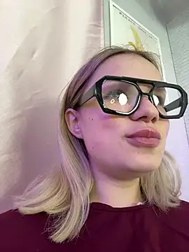 Snapshot of KimEvanss chatting on 05-30-26, 05:14 KimEvanss online show from 05-30-26, 05:14