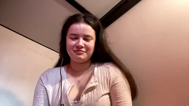 Snapshot of LonnaVandal chatting on 04-13-26, 09:57 LonnaVandal online show from 04-13-26, 09:57