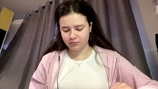 Snapshot of LonnaVandal chatting on 04-20-26, 05:47 LonnaVandal online show from 04-20-26, 05:47