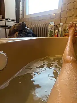 Jdlely online show from 04-12-26, 05:49