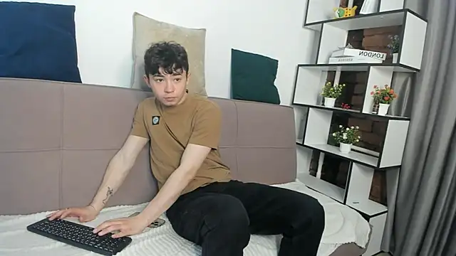 VelarMotion online show from 04-16-26, 04:46