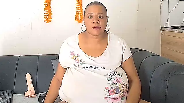 Snapshot of BUSTYQUEEN56_ chatting on 04-24-26, 06:59 BUSTYQUEEN56 online show from 04-24-26, 06:59