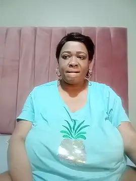 Snapshot of BUSTYQUEEN56_ chatting on 06-07-26, 04:18 BUSTYQUEEN56 online show from 06-07-26, 04:18