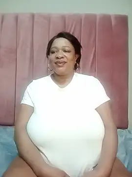 Snapshot of BUSTYQUEEN56_ chatting on 06-06-26, 08:08 BUSTYQUEEN56 online show from 06-06-26, 08:08